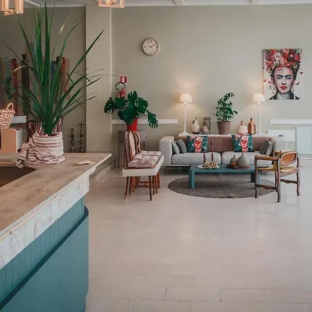 Amadei Promenade Hotel 3*