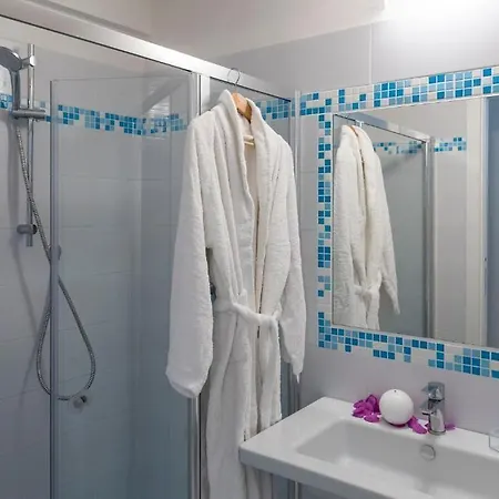 Amadei Promenade Hotel 3*