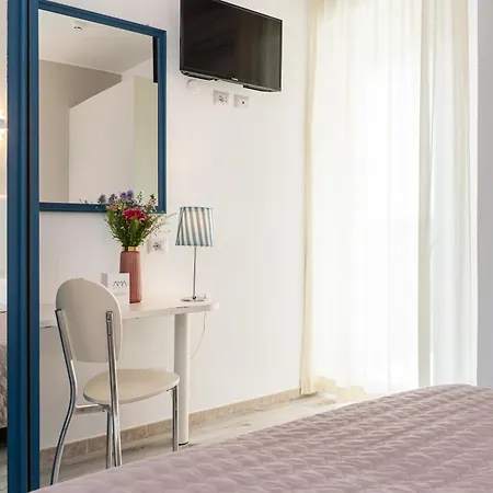 Amadei Promenade Hotel 3*