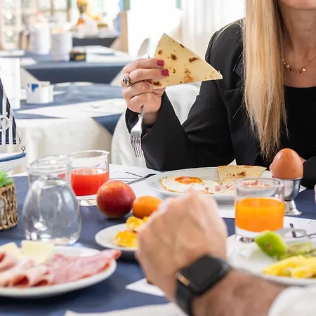 Hotel Amadei Promenade 3*