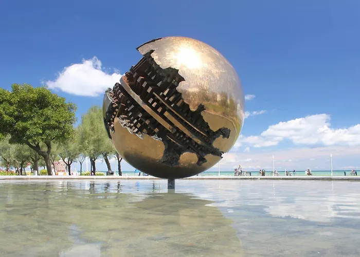 Amadei Promenade Готель