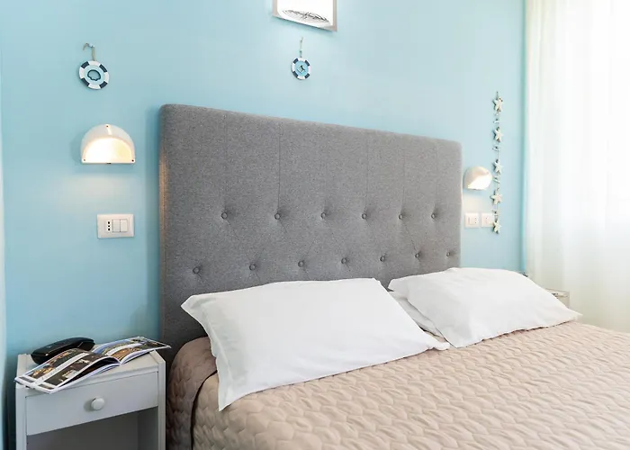 Amadei Promenade Готель