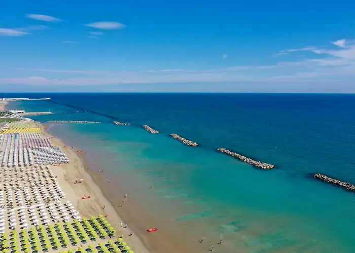 Готель Amadei Promenade Пезаро