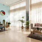 Amadei Promenade Πέζαρο