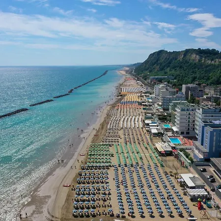 Amadei Hotel Promenade 3*