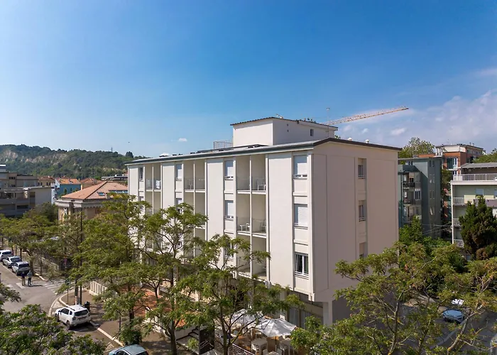 Amadei Promenade Hotel